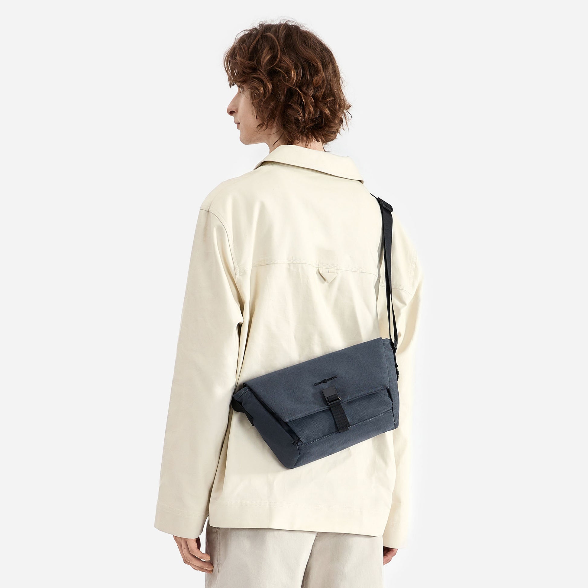 Hitch Crossbody Bag (Gray)