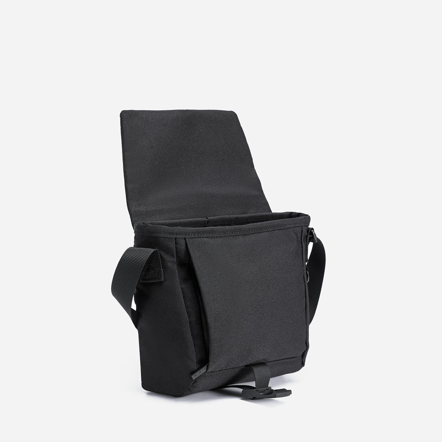 Hitch Crossbody Bag Small (Black)