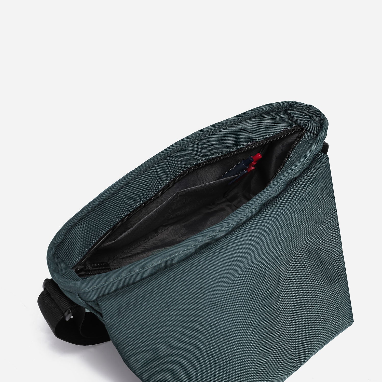 Hitch Crossbody Bag (Gray)