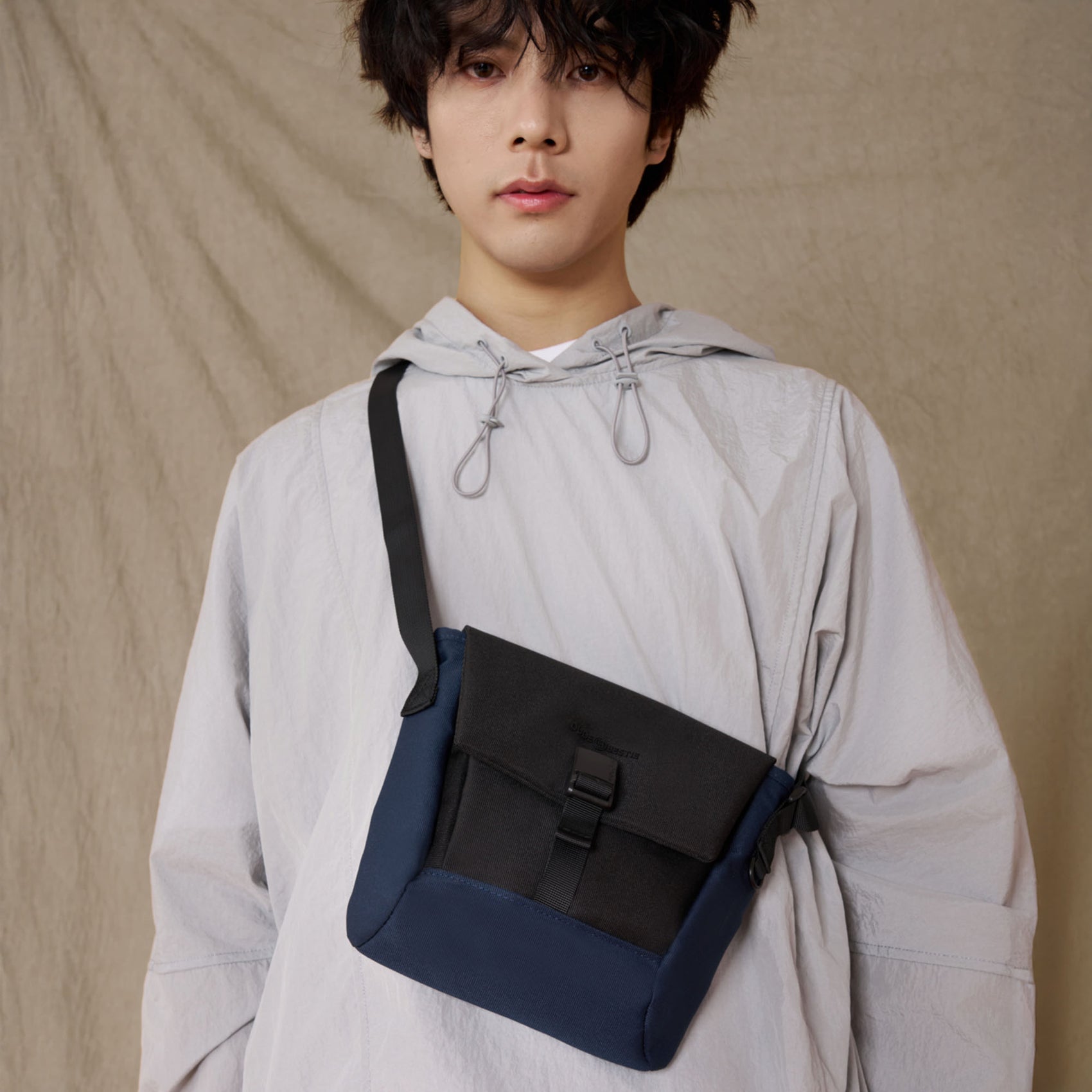 Hitch Small Crossbody Bag (Midnight)