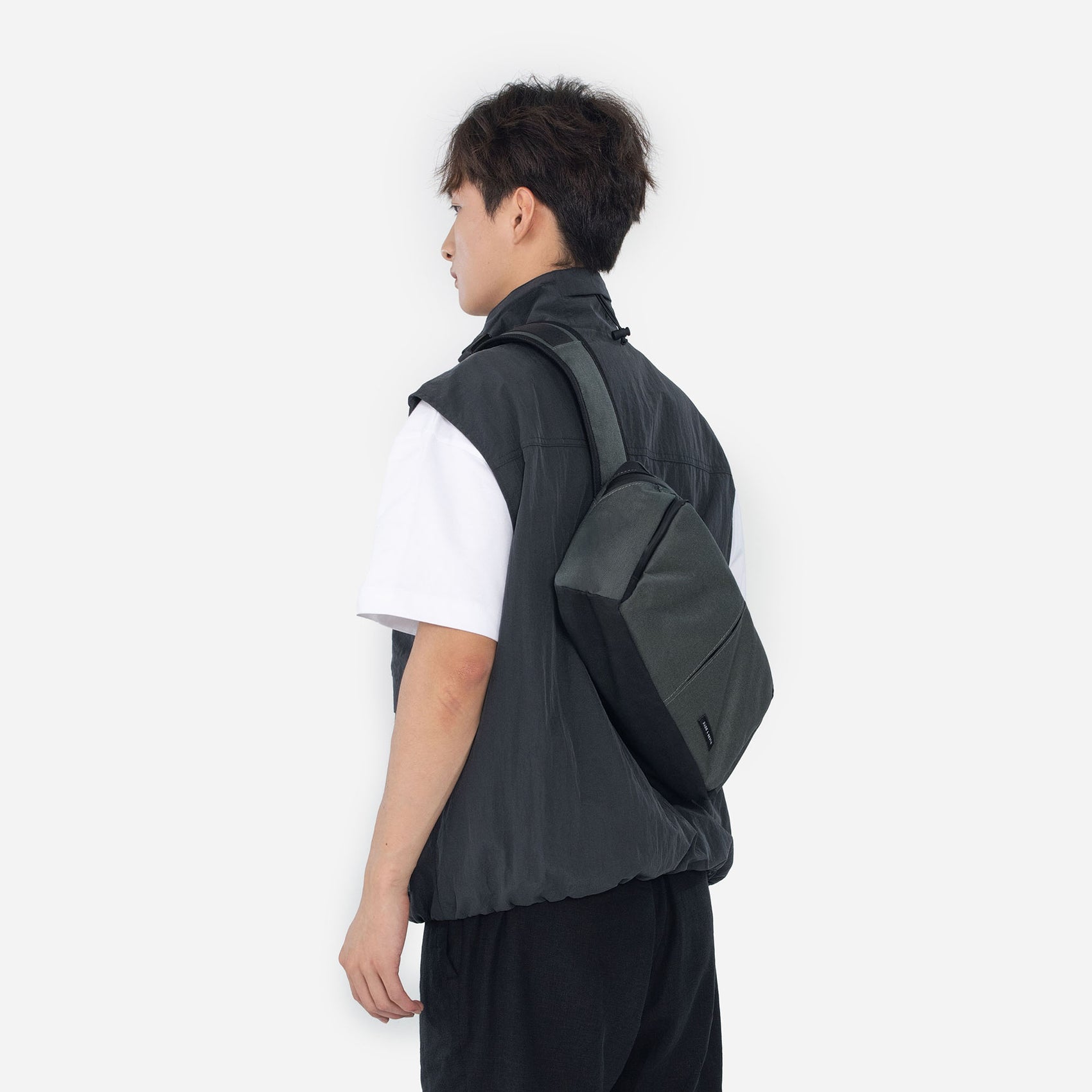 Mount Crossbody Bag (Gray)