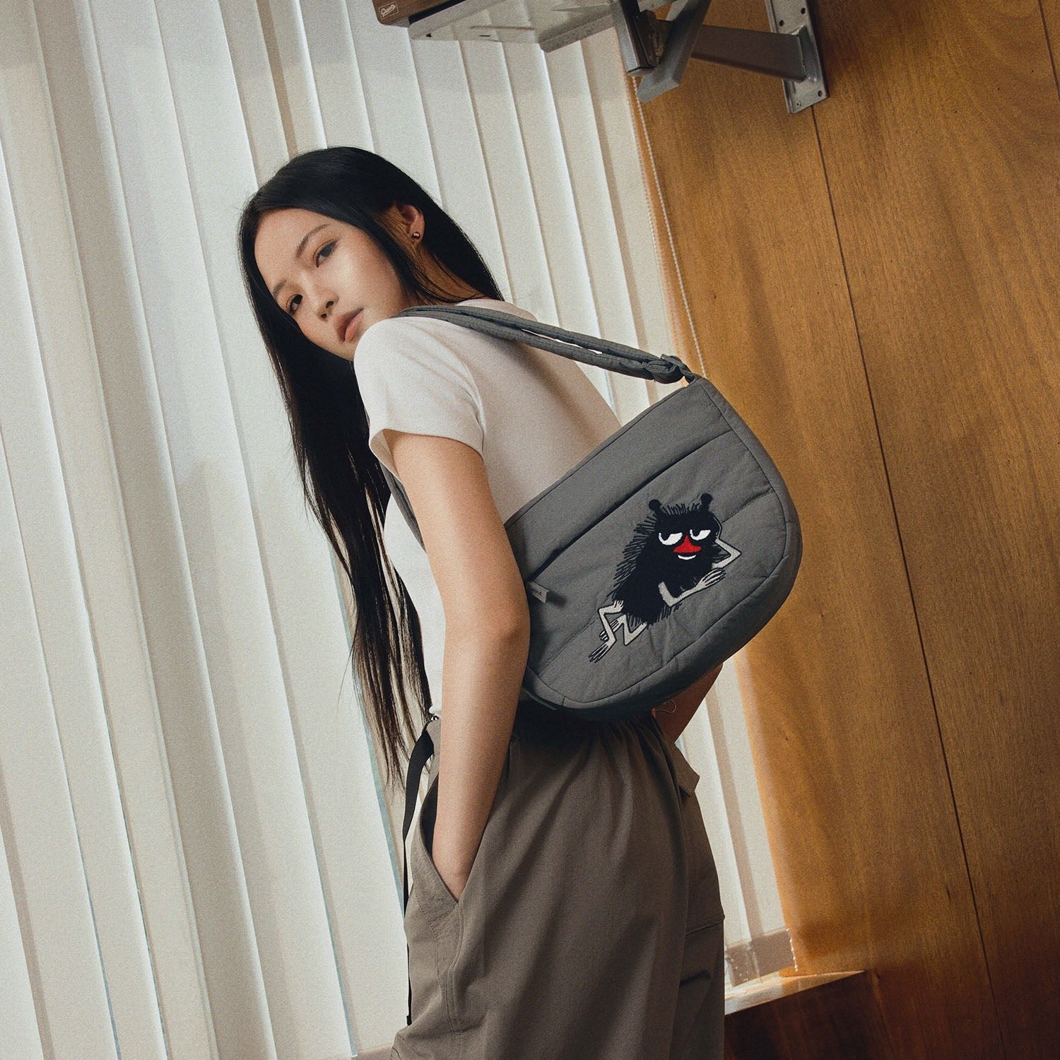 【MUWM】Puff-Up Shoulder Bag MUSINSA | MUWM Puff-Up Shoulder Bag (Black/Fuchsia)